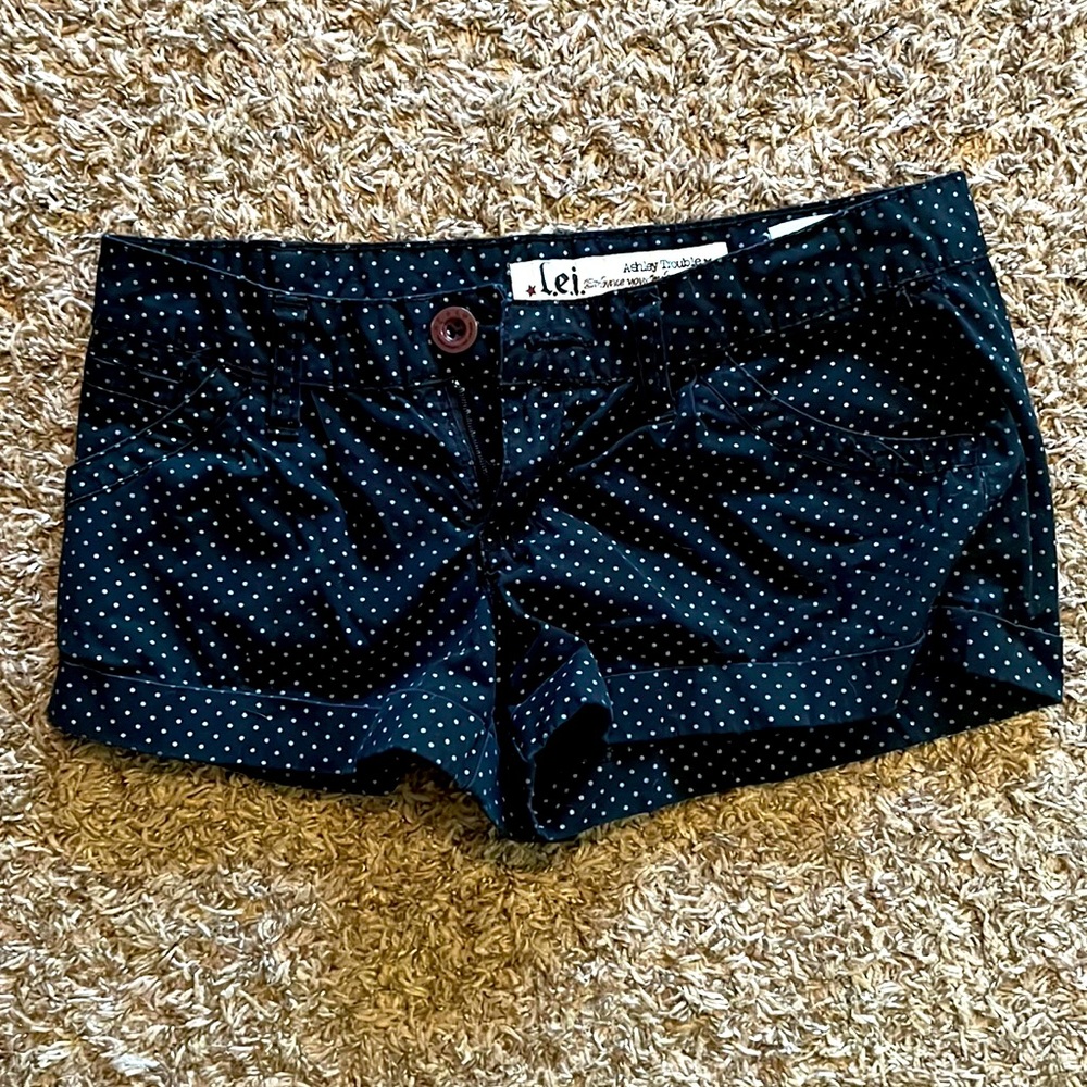 Black L.e.i. shorts. Size 1.